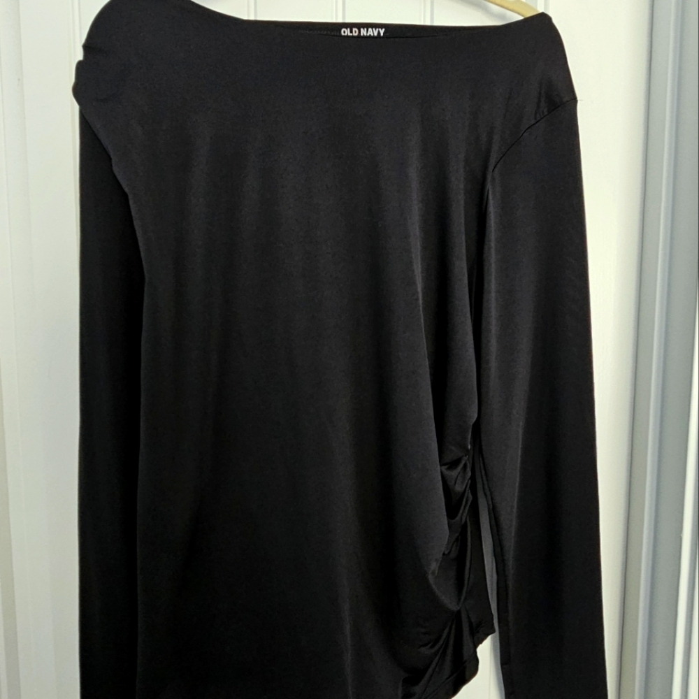 Old Navy long sleeve black top size XL
